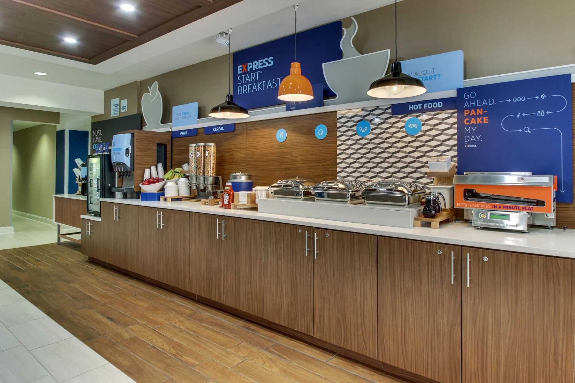 Holiday Inn Express Hotel & Suites Columbus-Fort Benning By Ihg Exteriér fotografie